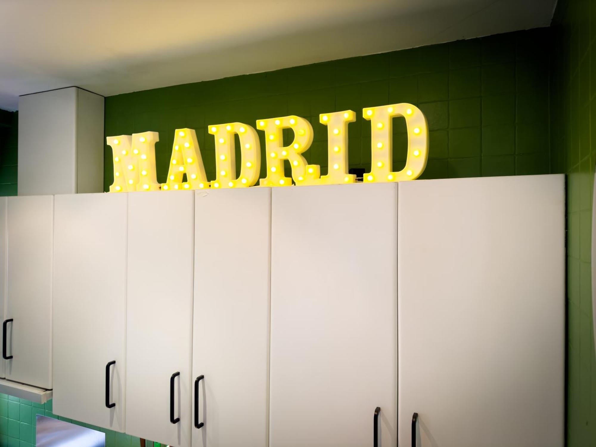 Disfruta Del Barrio De Las Letras Madrid Exterior photo